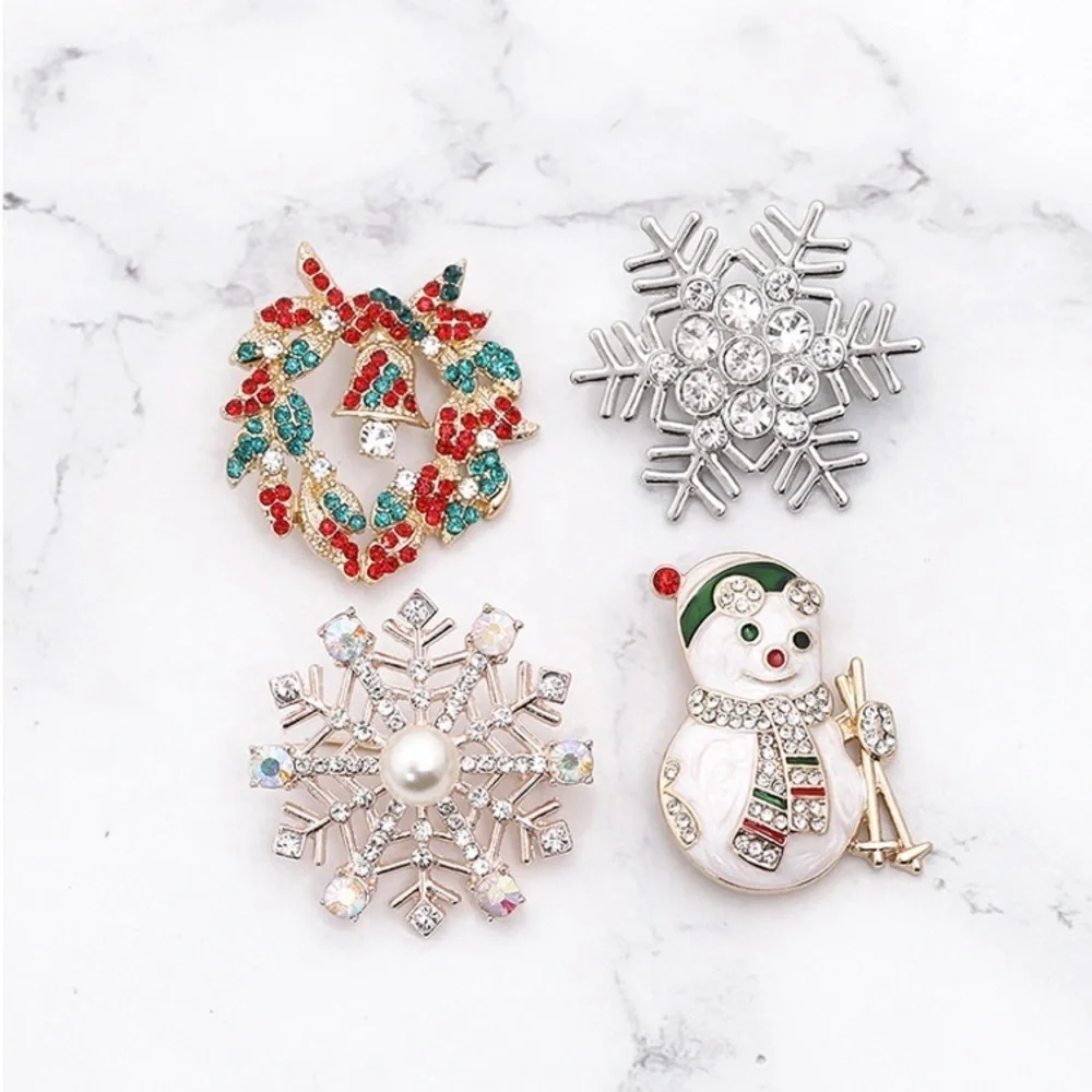 NIB cute Christmas Snow Wreath woman brooch